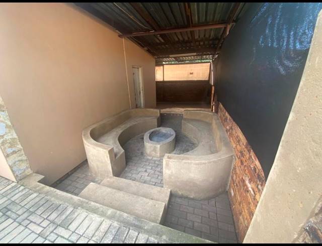 7 BEDROOM HOUSE FOR SALE IN AERORAND